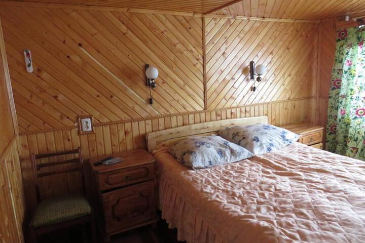 Room 5 of 10