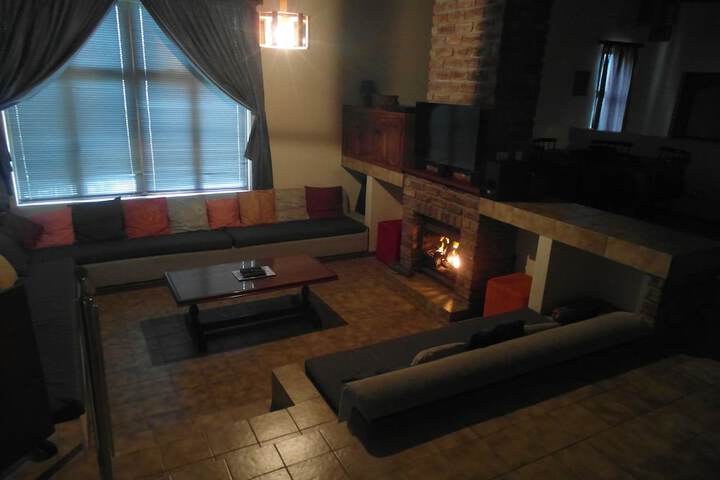 Lounge 23 of 39
