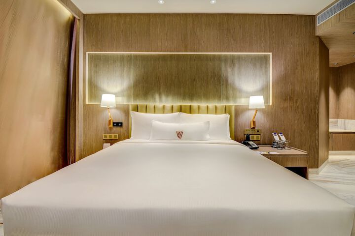 Room 8 of 43