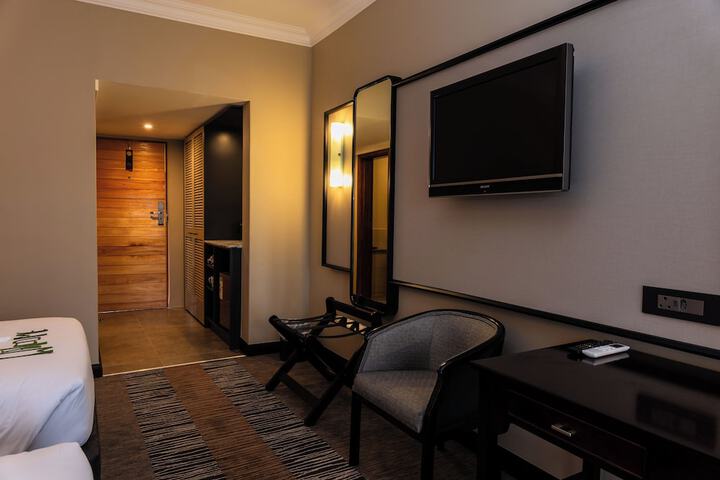 Room 8 of 118