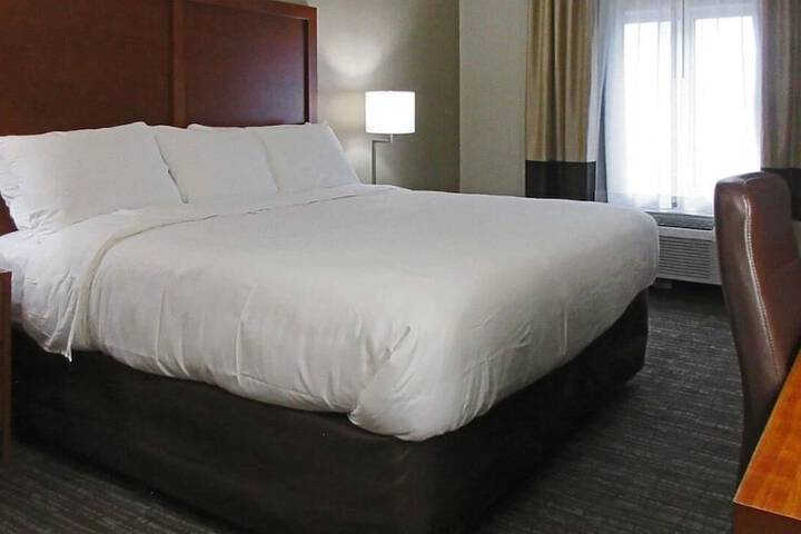 1 King Bed (12 of 12)