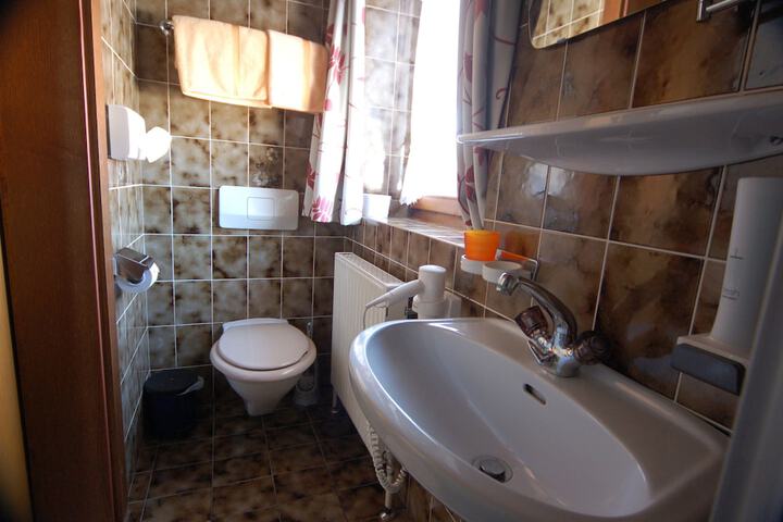 Room 42 of 79