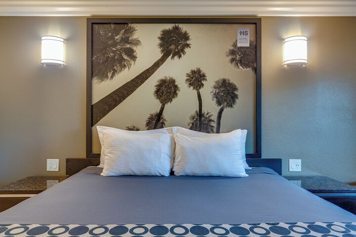 Room 12 of 42