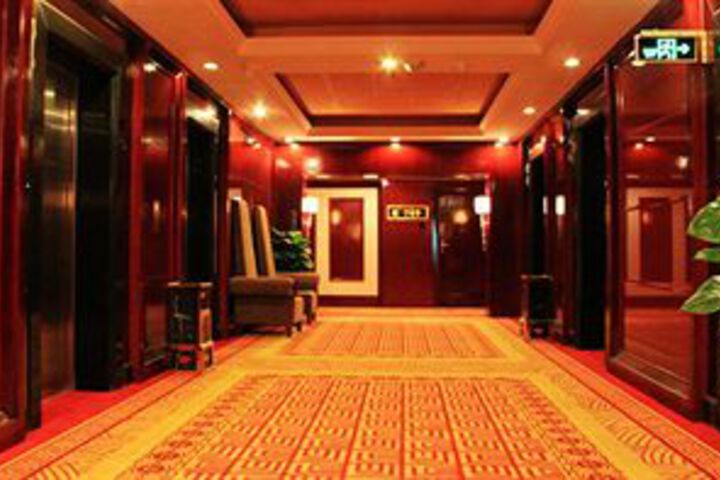 Ballroom/Hall 13 of 23