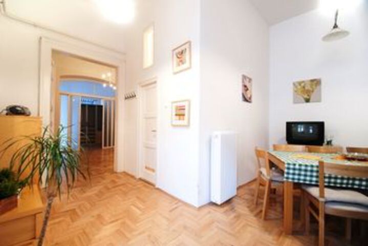 Room 14 of 18