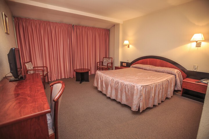Room 4 of 15