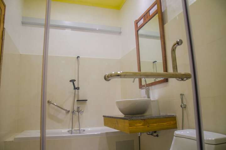 Room 5 of 48