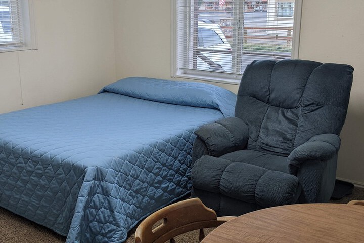 Room 4 of 9