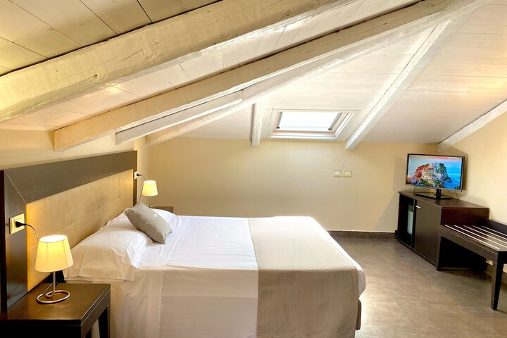 Room 17 of 43