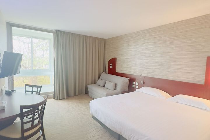 Room 30 of 147