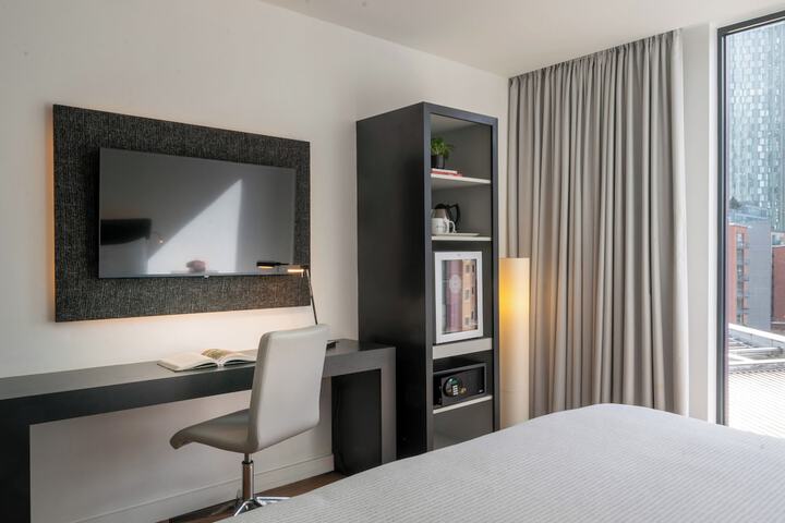 Room 25 of 82