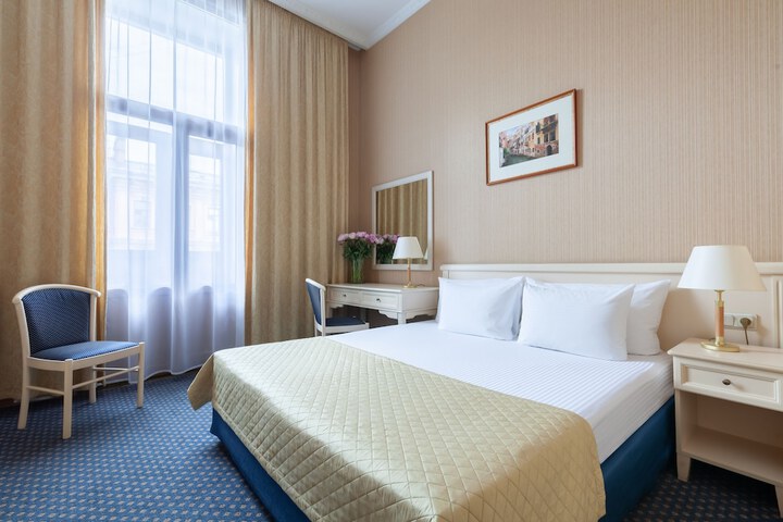 Room 10 of 71