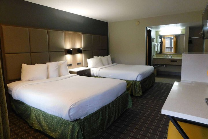 2 Queen Beds Deluxe Room (15 of 41)