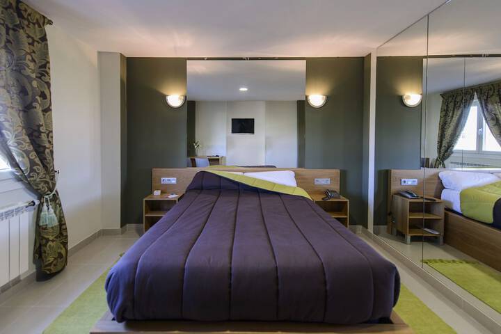 Room 9 of 38