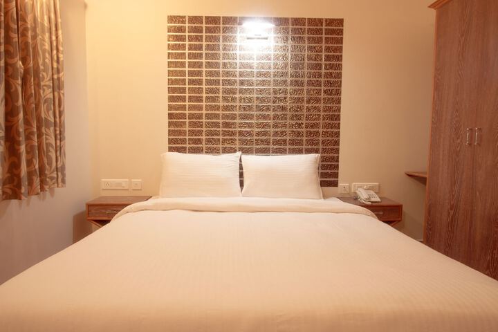Room 8 of 13