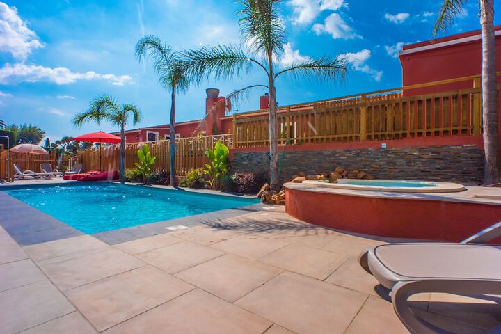 Pool 24 of 33