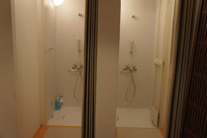 Room 28 of 53