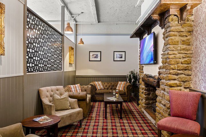 Lounge 54 of 74