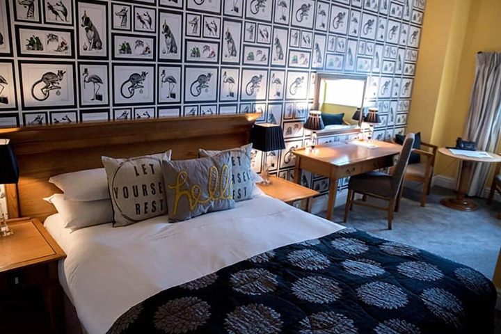 Room 6 of 32
