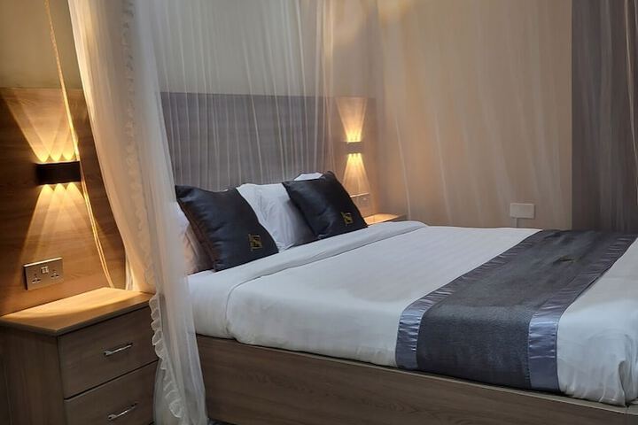 Room 12 of 36