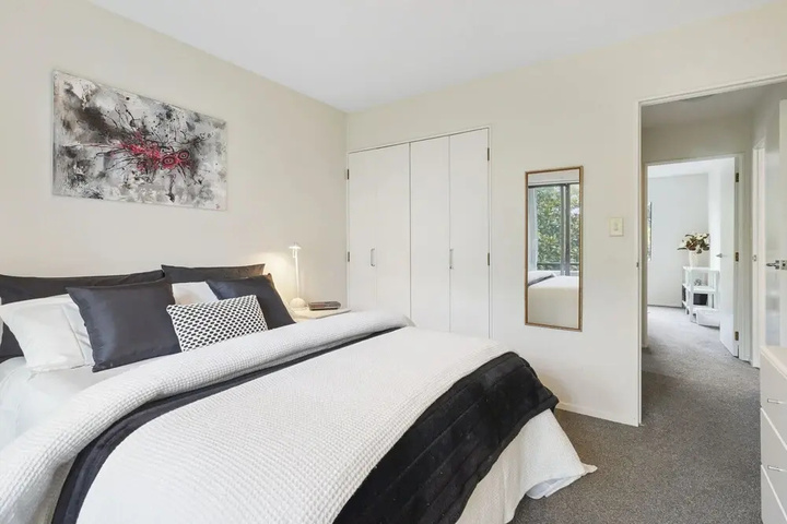 Stylish Central 2BR Apt nr Hospital