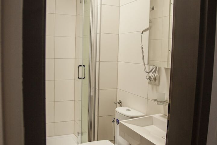 Room 52 of 76