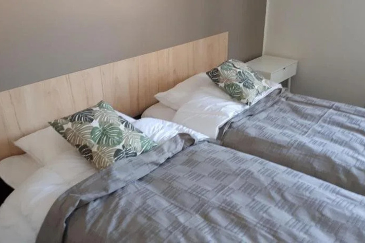 Room 6 of 16