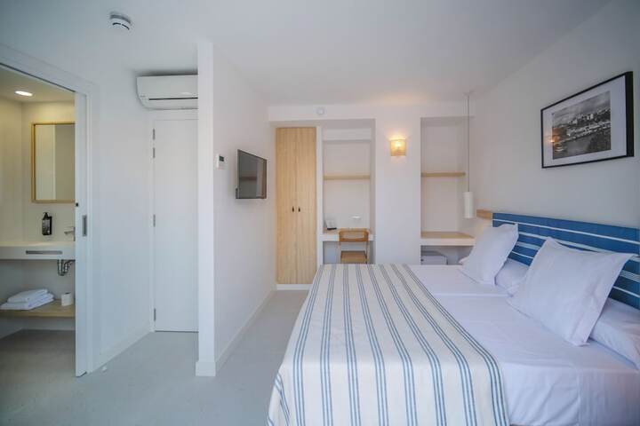 Room 4 of 20