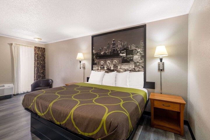 1 King Bed (17 of 21)
