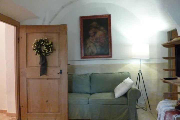 Room 9 of 18