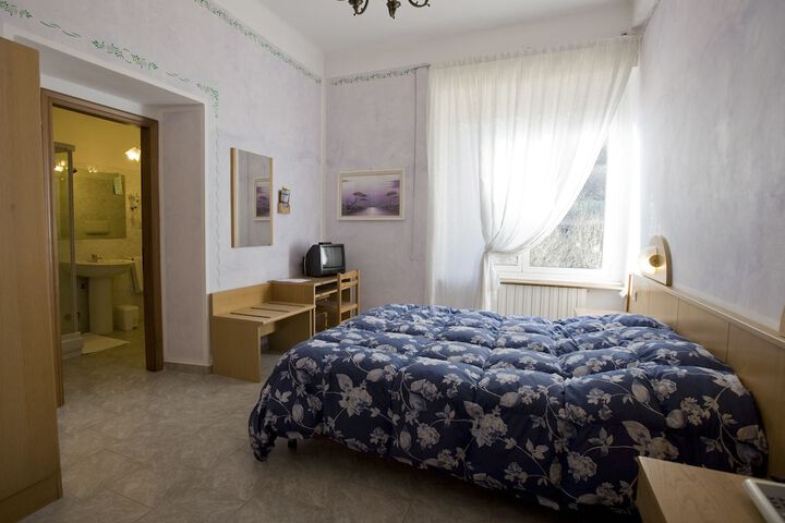 Room 6 of 37