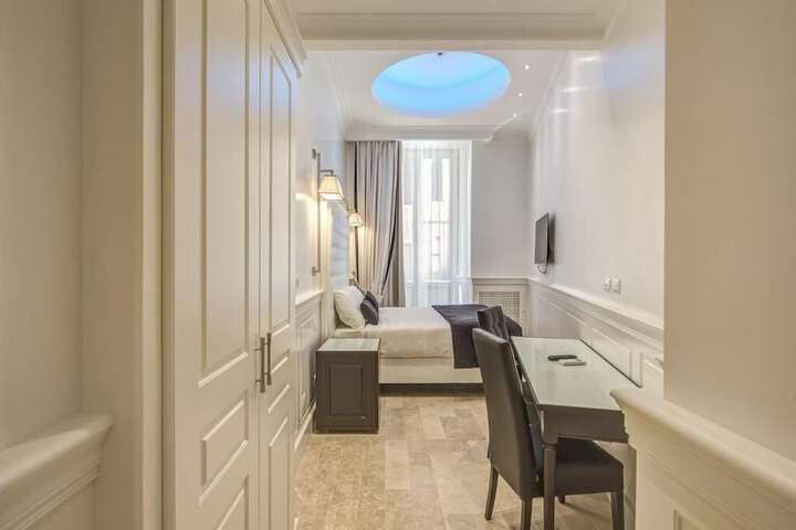 Room 16 of 48