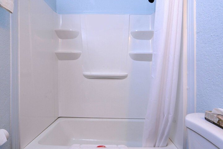 1 Queen Bed (11 of 17)