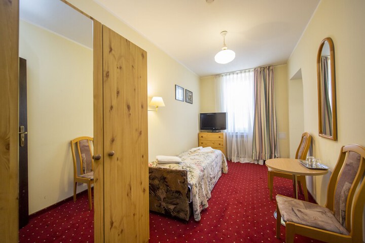 Room 17 of 40