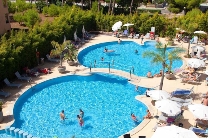 Hotel with Pool