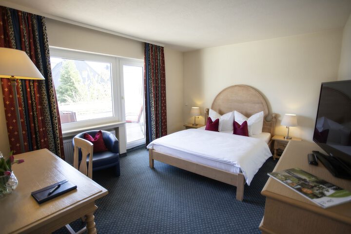 Room 7 of 32