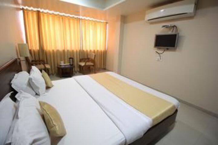 Room 9 of 28
