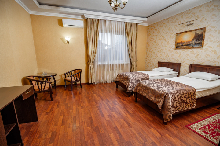 Room 8 of 34