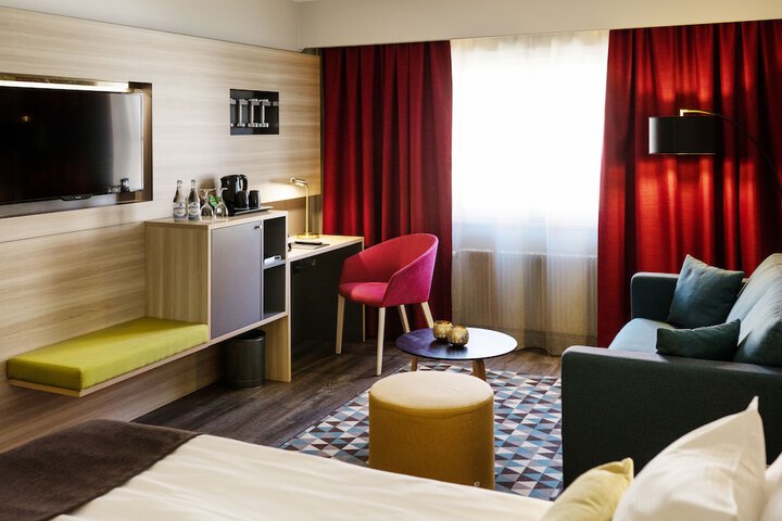 Room 35 of 102