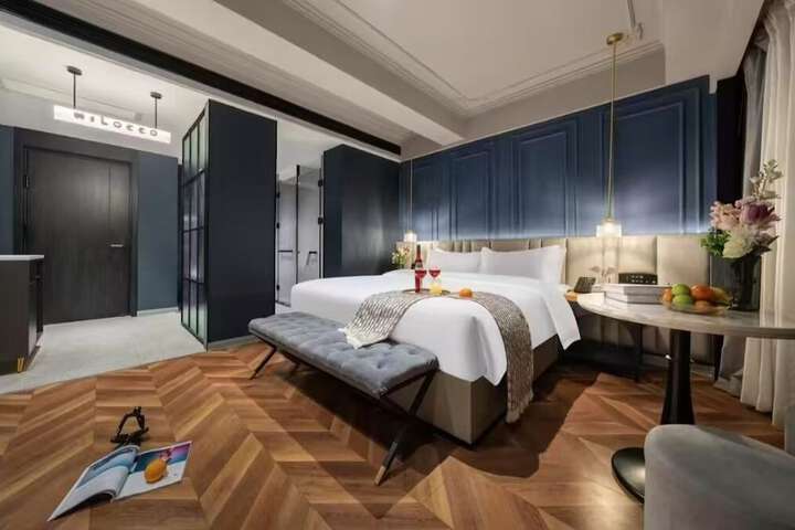Room 6 of 28