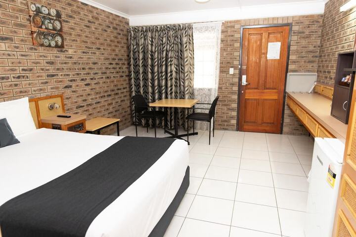 Room 11 of 27