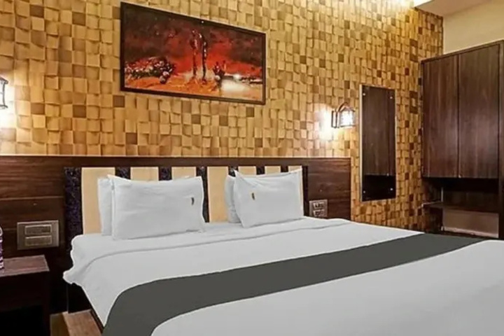 Room 3 of 16