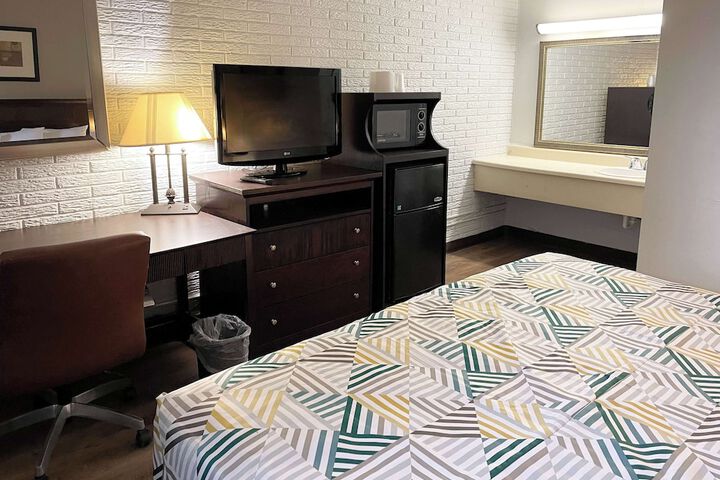 Room 5 of 13