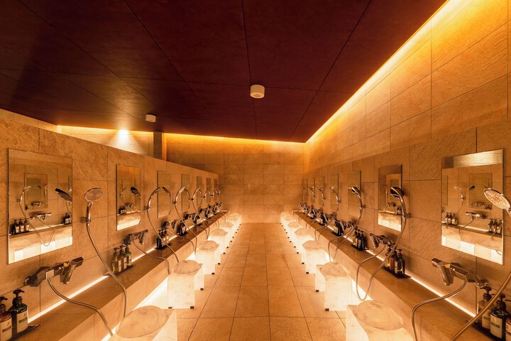 Room 35 of 46