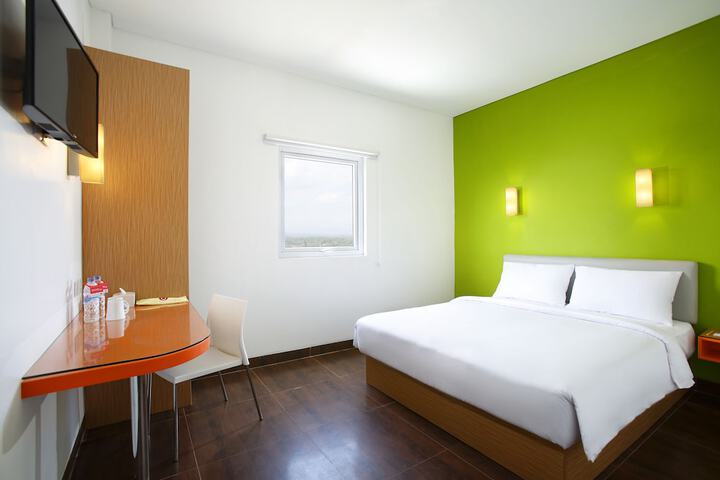 Room 9 of 32