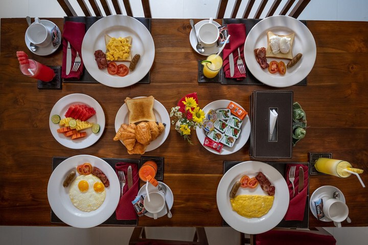Breakfast/Coffee Service 18 of 26