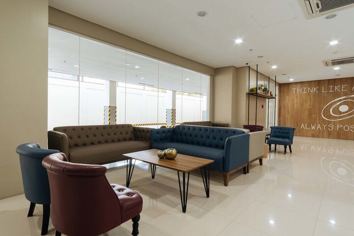 Exterior of RedDoorz Premium at Vista Heights Legarda