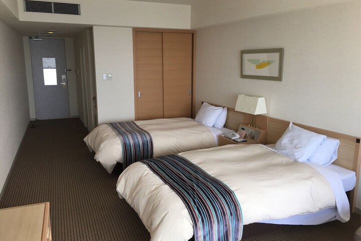 Room 10 of 111