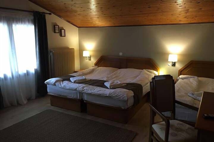 Room 9 of 32