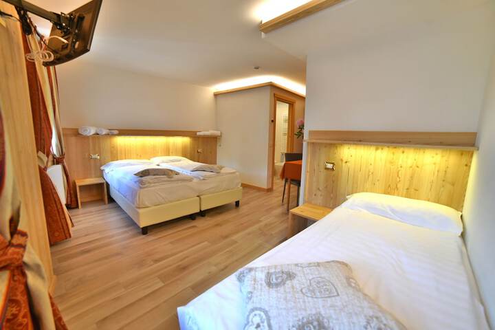 Room 6 of 90